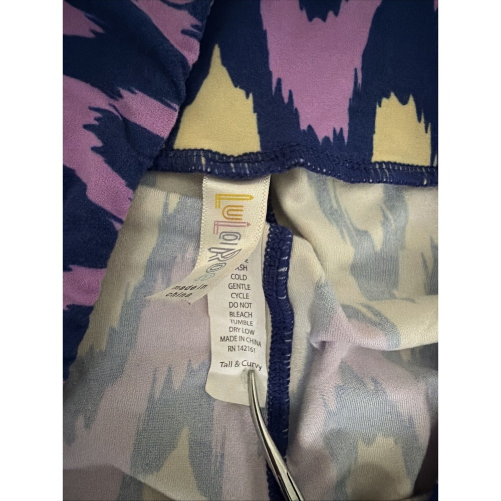 Lot 5 LuLaRoe Tall & Curvy Leggings Floral Geometric Flamingos Stars Hearts EUC - Picture 8 of 12